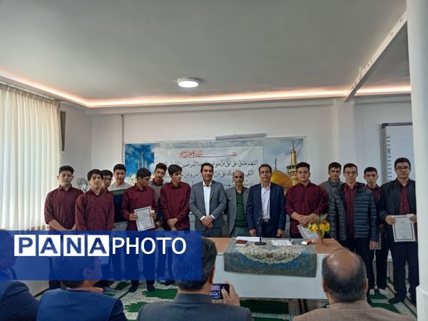 جلسه انجمن اولیا و مربیان تخصصی پایه های دهم دبیرستان نمونه آیت الله خامنه ای برگزار شد