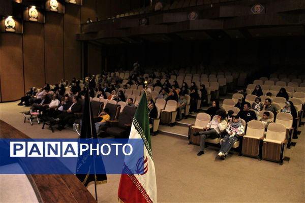 کارگاه نمایشنامه خوانی و نقد فیلم دفاع مقدس در قم