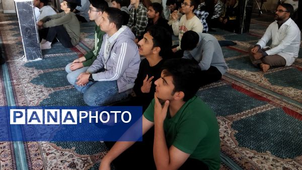 قرائت زیارت حضرت فاطمه (س) در دبیرستان شاهد ابوذر غفاری 