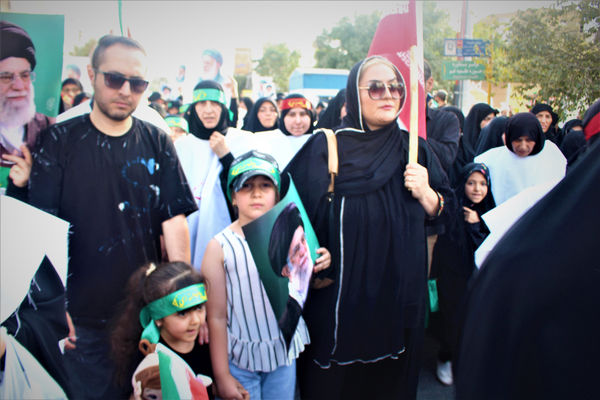 حماسه حضور نوجوانان کفن‌پوش قمی در راهپیمایی «عهد خون»