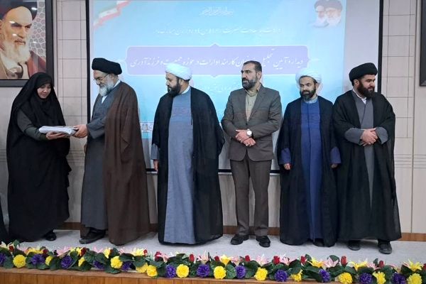 تجلیل نماینده ولی فقیه کهگیلویه و بویراحمد از بانوان شاغل به‌مناسبت ولادت حضرت زهرا (س)