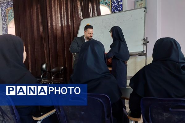 کارگاه خلاقیت در مطالعه و یادگیری در دبیرستان دستغیب ناحیه ۳ شیراز