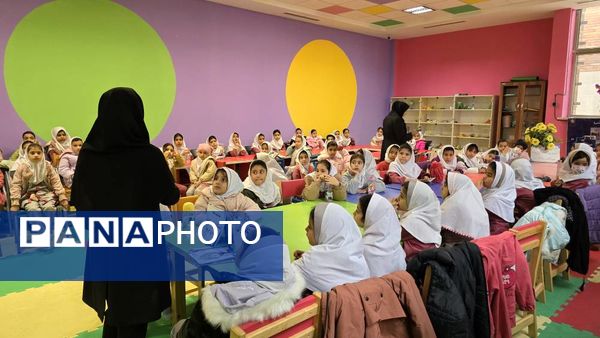 بازدید دانش‌آموزان و مسئولان از کتابخانه شهید بهشتی آشخانه