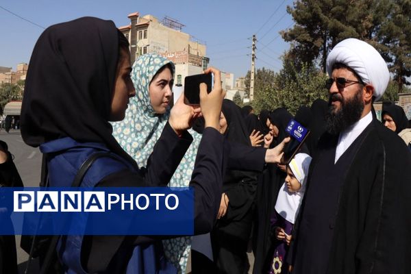 حضور پرشور دانش‌آموزان پاکدشتی در راهپیمایی روز ۱۳ آبان