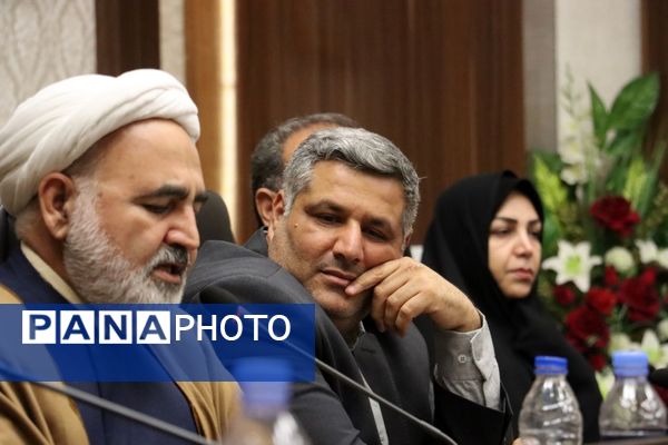 نشست هم‌اندیشی فرهنگیان تربت‌حیدریه با محوریت نهضت مدرسه‌سازی