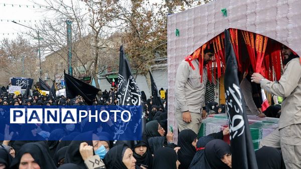 بدرقه پیکر مطهر ۱۳ شهید گمنام در اجتماع عظیم فاطمیون مشهد