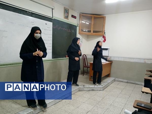  جلسه شورا  و بسیج دانش آموزی در دبیرستان نمونه دولتی مهشید مصلی نژاد