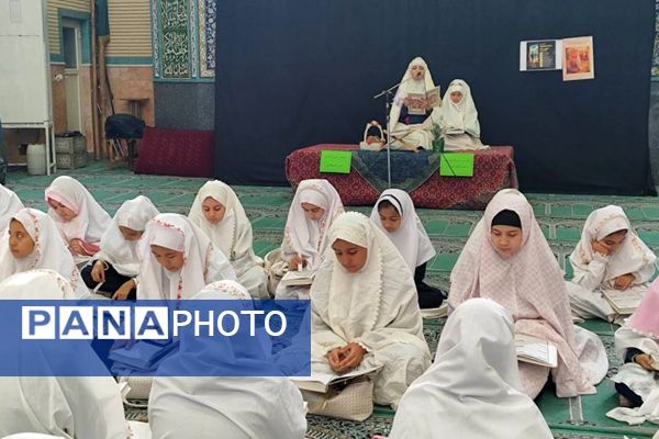 حضور دانش آموزان دبستان هدی یک به مناسبت هفته پیشگیری از آسیب های اجتماعی در مسجد صاحب الزمان (عج) 