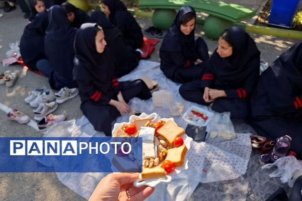 برگزاری اردوی درون‌مدرسه‌ای با محوریت صبحانه سالم در آموزشگاه هیأت امنایی فرزانگان ملارد