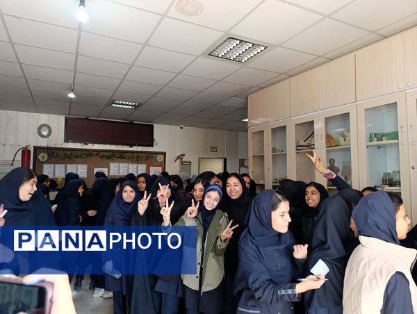 رقابت پرشور دانش آموزان در انتخابات شورای دبیرستان میرزا جعفر سروقد