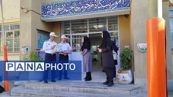 گرامیداشت هفته نیروی انتظامی در دبیرستان دخترانه پیرایش یک