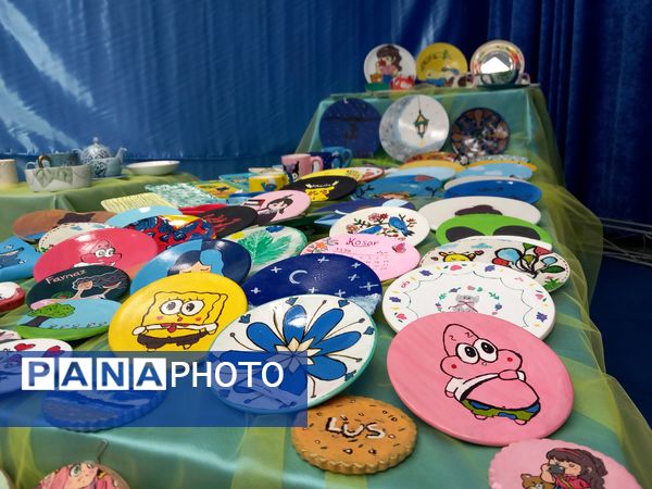 نمایشگاه دست سازه های هنری دختران آفتاب در دالقرآن سازمان فرهنگی شهرداری اسلامشهر