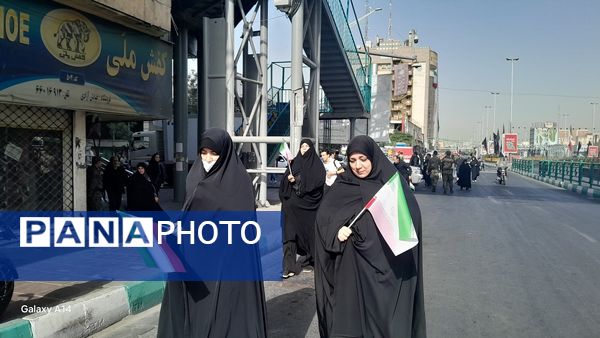 تشییع پیکرهای مطهر فرماندهان بر دستان مردم قدرشناس 