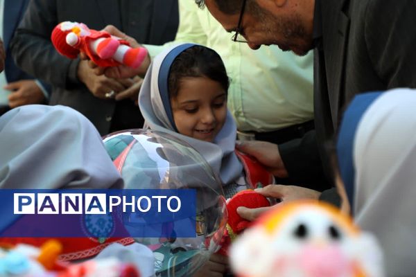 برگزاری مشترک جشن عاطفه‌ها در همدان با مشارکت کمیته امداد و سازمان دانش‌آموزی