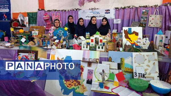 نمایشگاه هفته پژوهش در دبیرستان احمدی روشن شهرستان فردیس