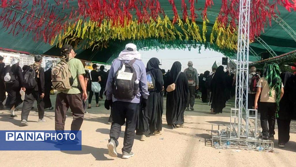 پیاده روی پرشور اربعین حسینی از جاده نجف تا کربلا