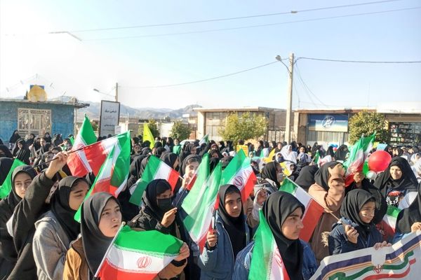 حضور دانش‌آموزان بخش سراب میمه در راهپیمایی۲۲بهمن 