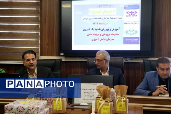 تجلیل از دانش‌آموز خبرنگاران پانا ناحیه یک شهرری به مناسبت روز خبرنگار