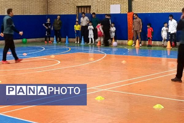 مسابقه ورزشی «روز پدر و پسری» طرح شهید خرازی در دبستان پسرانه علامه طباطبایی پیشوا