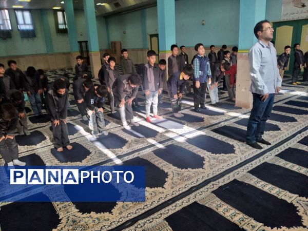 فریضه‌ نماز جماعت مدرسه صاحب الزمان (عج) سفیدار 