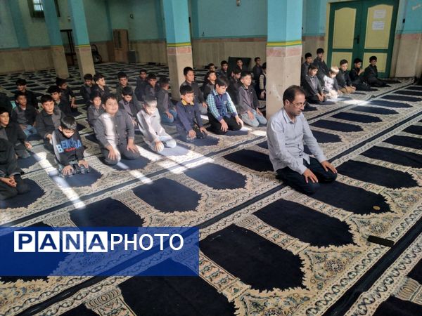 فریضه‌ نماز جماعت مدرسه صاحب الزمان (عج) سفیدار 