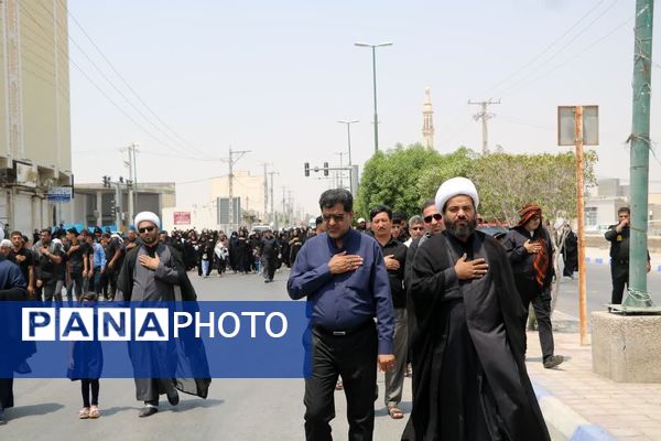 دسته‌روی عزاداران شهرستان بندرخمیر در آیین تاسوعای حسینی