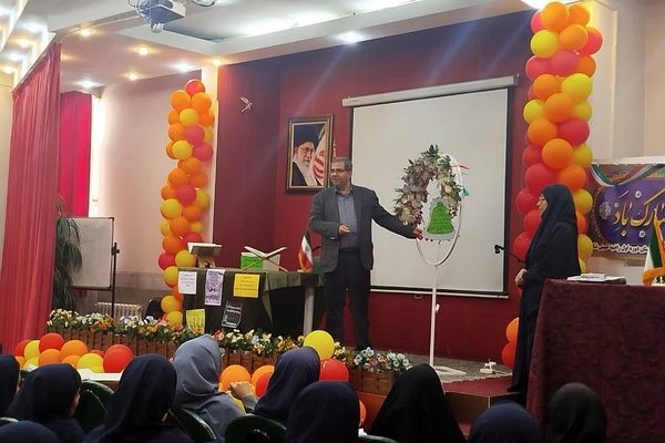 افتتاحیه مسابقات درس‌هایی از قرآن در دبیرستان راضیه شکرایی ناحیه دو شهرری 