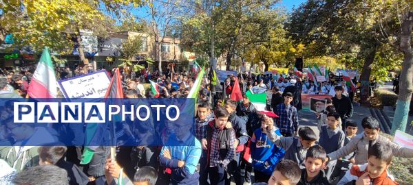 طنین شعارهای ضد استکباری در شاندیز