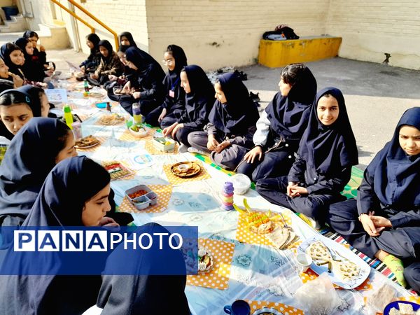 جشنواره صبحانه سالم در دبیرستان علی افشارنژاد ناحیه۶ مشهد