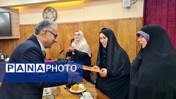 مراسم تجلیل از خانواده‌های شهدا در آموزش و پرورش گلستان