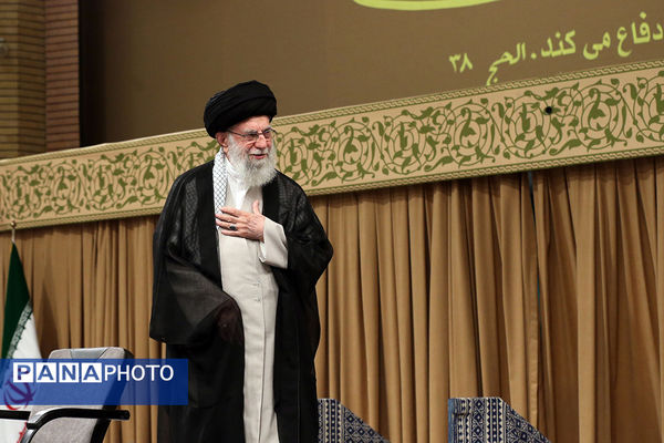 دیدار پیشکسوتان و فعالان دفاع مقدس و مقاومت با مقام معظم رهبری