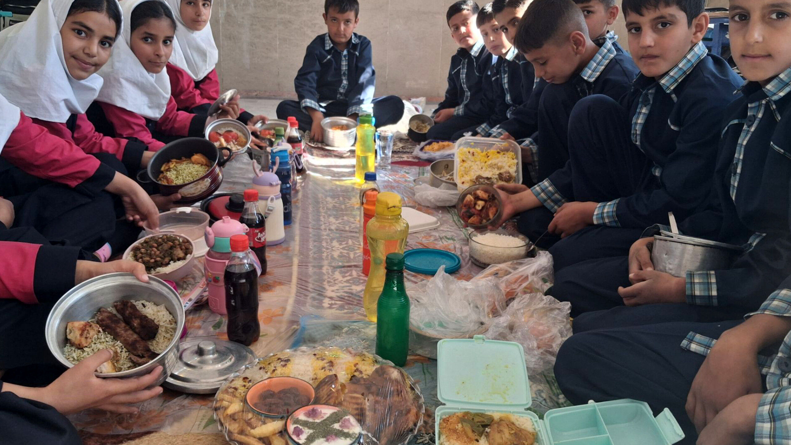 جشنواره غذا در مدرسه شهید ابوالفضل شمس پاسداشت فرهنگ غذایی محلی در روستای داربلوط