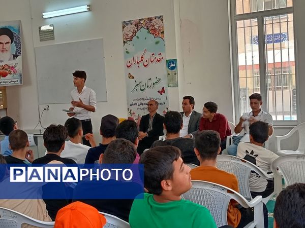 حضور جمعی از اعضای دبیرستان نمونه آیت‌الله خامنه‌ای در مدرسه نمونه دانش