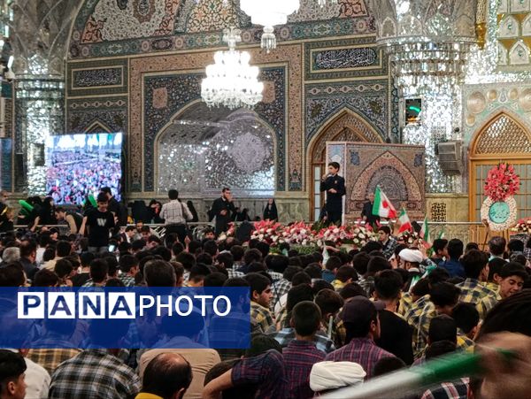 اجتماع 5 هزار نفری نوجوانان دانش آموز در حرم مطهر رضوی 