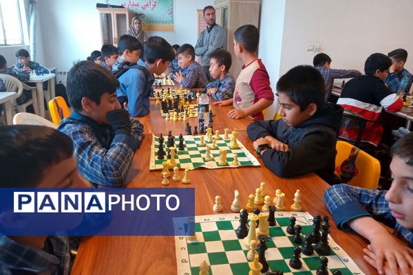 رقابت اندیشه‌ها در پیشوا؛ برگزاری مسابقات شطرنج دانش‌آموزی با حضور مسئولان