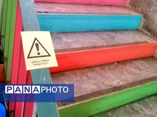 مانور زلزله و آموزش اطفای حریق و ایمن سازی در مدرسه شهید جواهری دو 