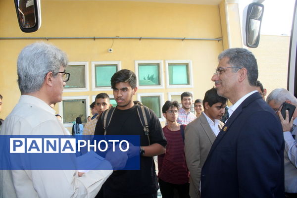 دانش آموزان بوشهر برای دیدار با رهبر انقلاب عازم تهران شدند 