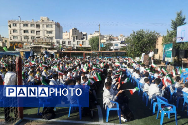 نواختن زنگ مهر در مدرسه هیات امنایی رازی ناحیه ۴ شیراز 