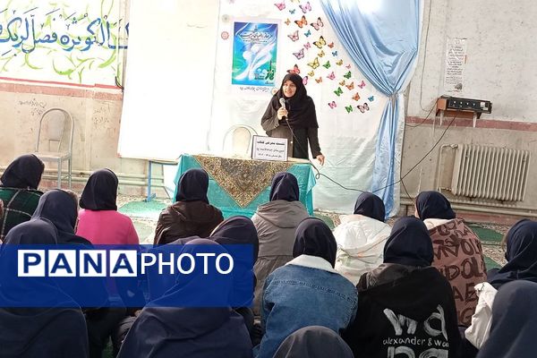 نشست کتابخوان مدرسه‌ای در دبیرستان دخترانه جوادالائمه بهارستان‌دو