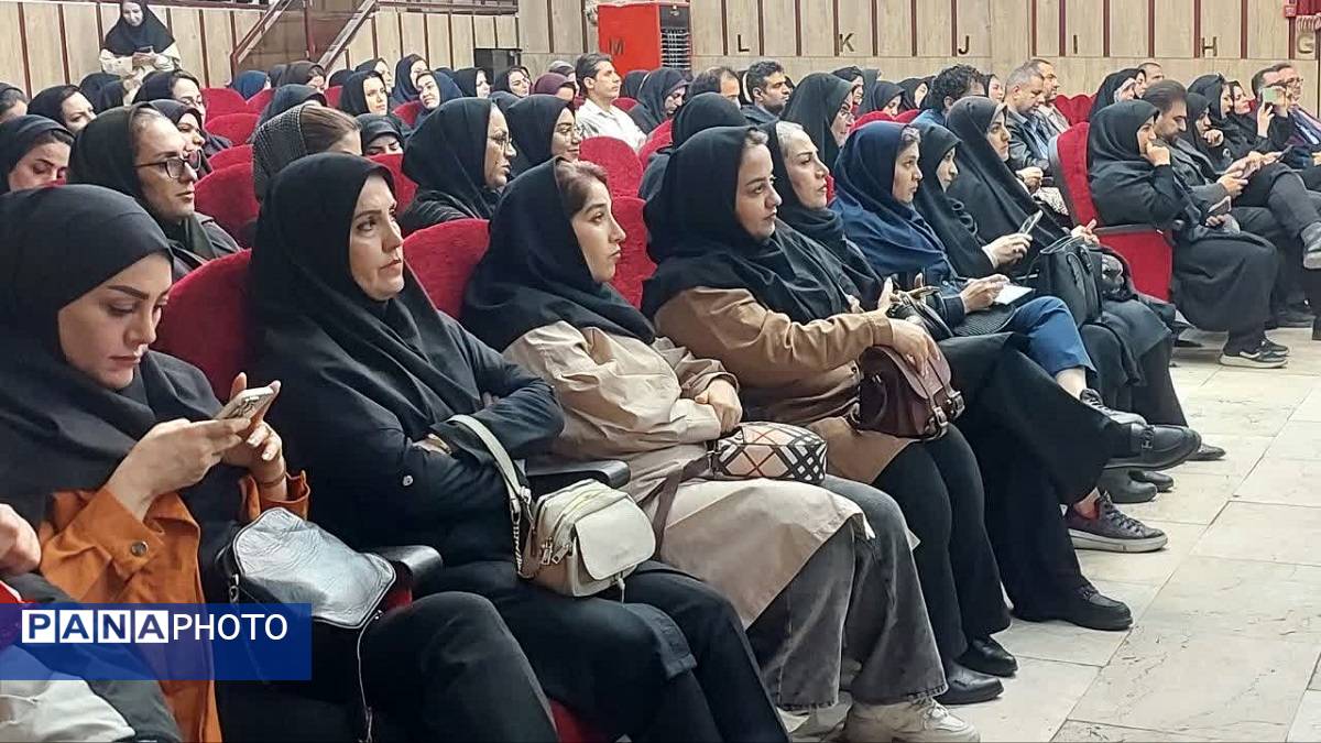 جلسه سالانه انجمن اولیا و مربیان آموزش و پرورش ناحیه ۲ کرج و شهرستان فردیس