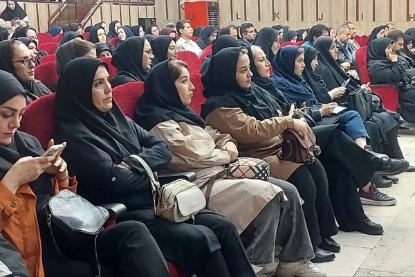 جلسه سالانه انجمن اولیا و مربیان آموزش و پرورش ناحیه ۲ کرج و شهرستان فردیس