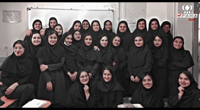 عکس یادگاری از «همکلاسی های من» در کلاس یازدهم دبیرستان شاهد مالک بردسکن