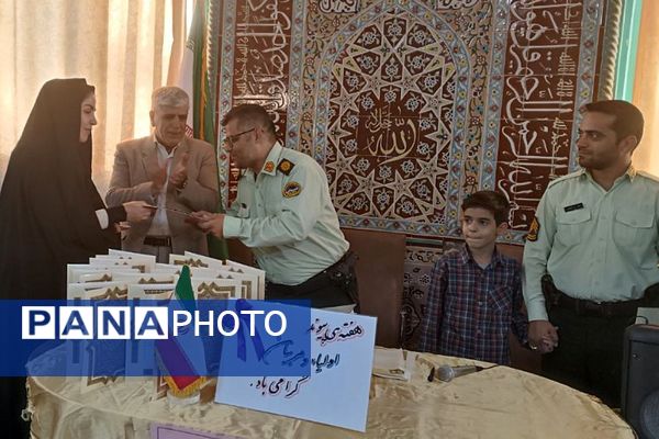  گرامیداشت هفته فراجا و برگزاری انجمن اولیا و مربیان در دبستان علامه طباطبایی