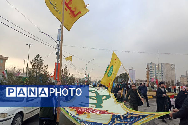 شادپیمایی مردم قم در جشن نیمه شعبان