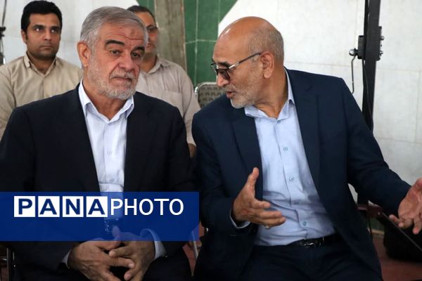 ثبت اثر انگشت هزار دانش‌آموز یزدی پای پرچم ایران