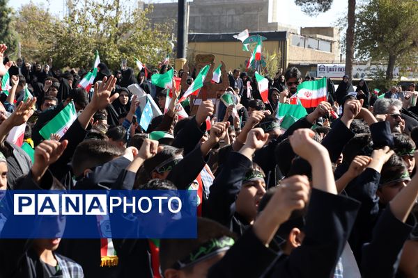 فریاد استکبار ستیزی از ورامین طنین انداز شد