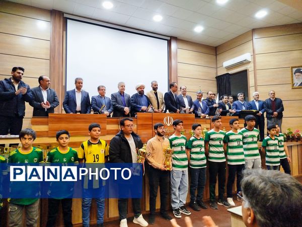 آیین تجلیل از برترین‌های فوتبال و فوتسال شهرستان کاشمر 