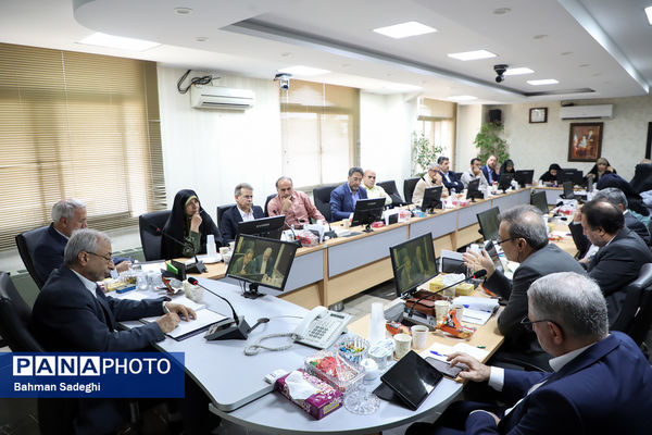 میزگرد علمی و آموزشی بررسی راهکارهای ارتقای کیفیت و تقویت مدارس دولتی