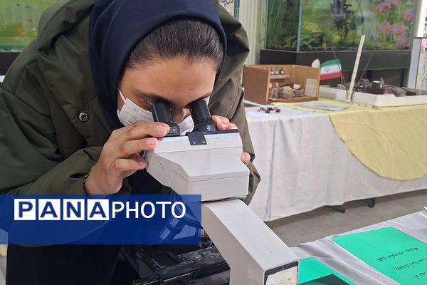 نمایشگاه دست‌سازه‌های دانش‌آموزی مدرسه نمونه دولتی ارشاد قرچک