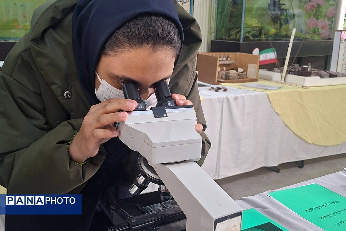 نمایشگاه دست‌سازه‌های دانش‌آموزی مدرسه نمونه دولتی ارشاد قرچک